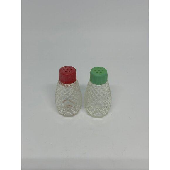 VTG Diamond-Cut Mini Glass Salt & Pepper Shakers With Red Green Lids 1950's - Picture 2 of 7